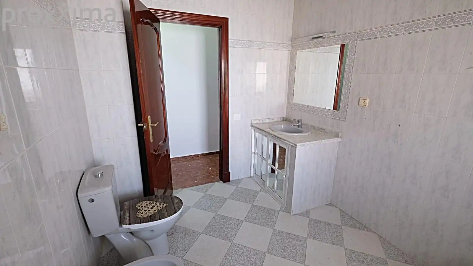 Bathroom of Houses for sale in Alcalá de Guadaira