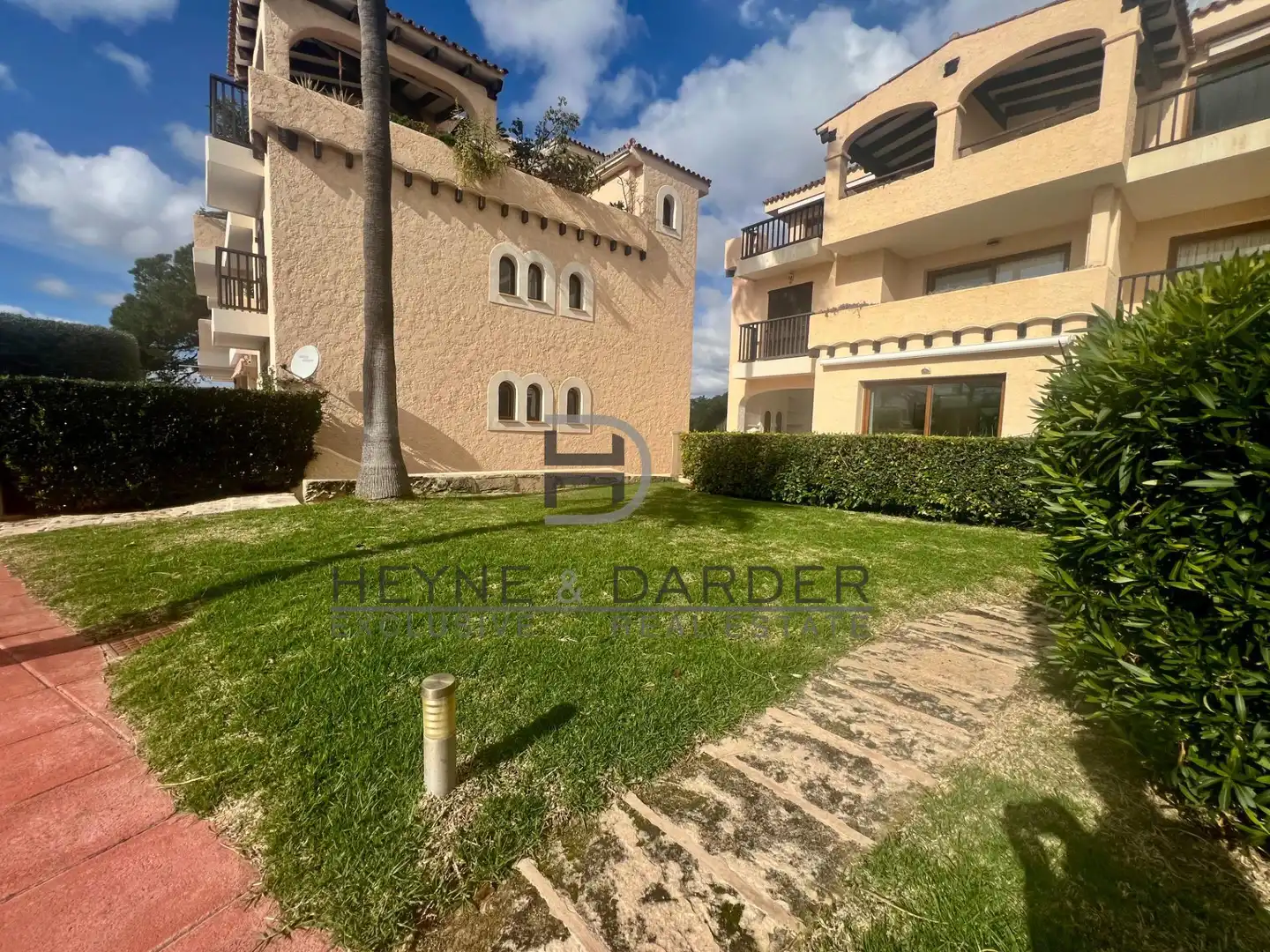 Vista exterior de Apartament de lloguer en Calvià amb Aire condicionat, Jardí privat i Terrassa