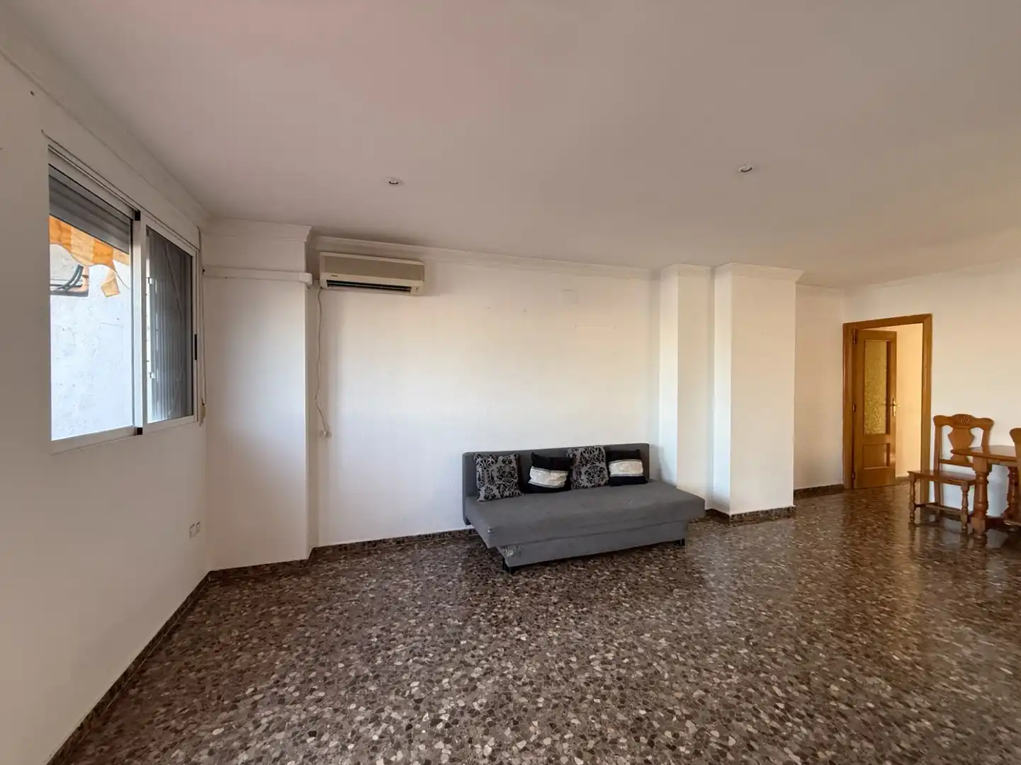 Wohnung zur Miete in Chiva mit Klimaanlage und Terrasse