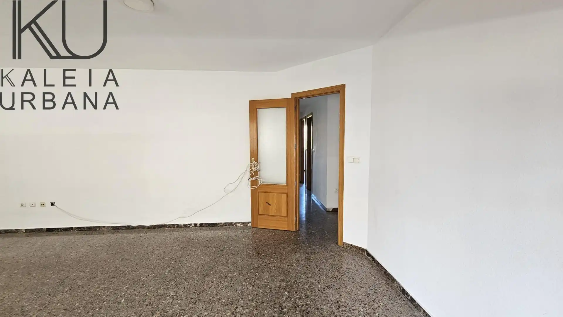 Piso en venta en Alicante / Alacant con Aire acondicionado, Terraza y Balcón