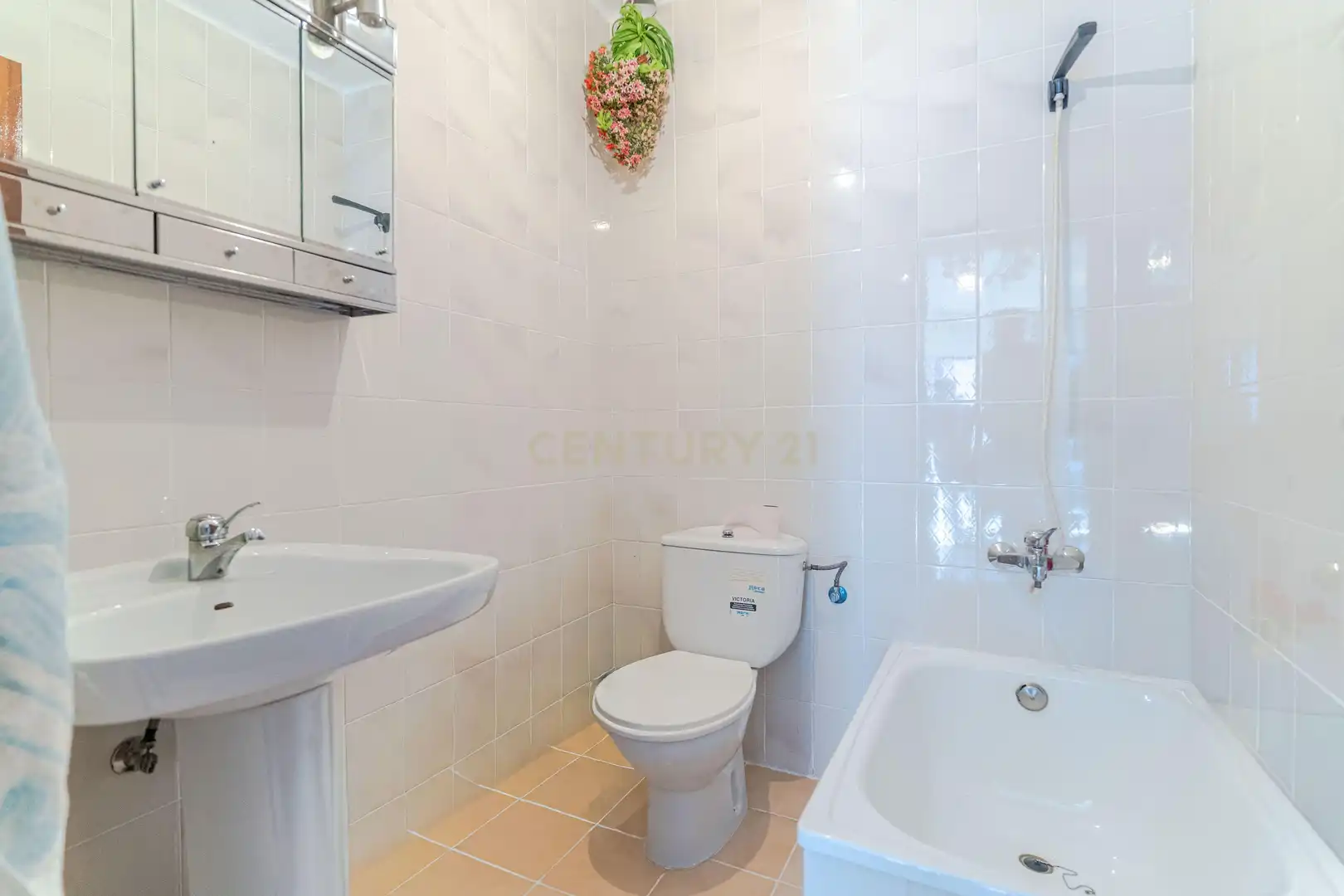Baño de Casa adosada en venta en Albuñol con Trastero, Microondas y Balcón