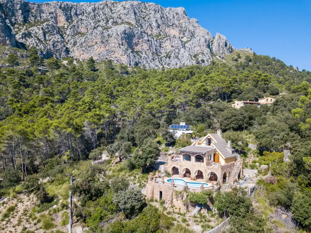 Vista exterior de Casa o xalet en venda en Puigpunyent amb Jardí privat, Terrassa i Piscina