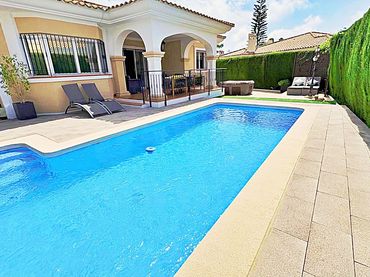 Villa con piscina in vendita a carrer del Vespre