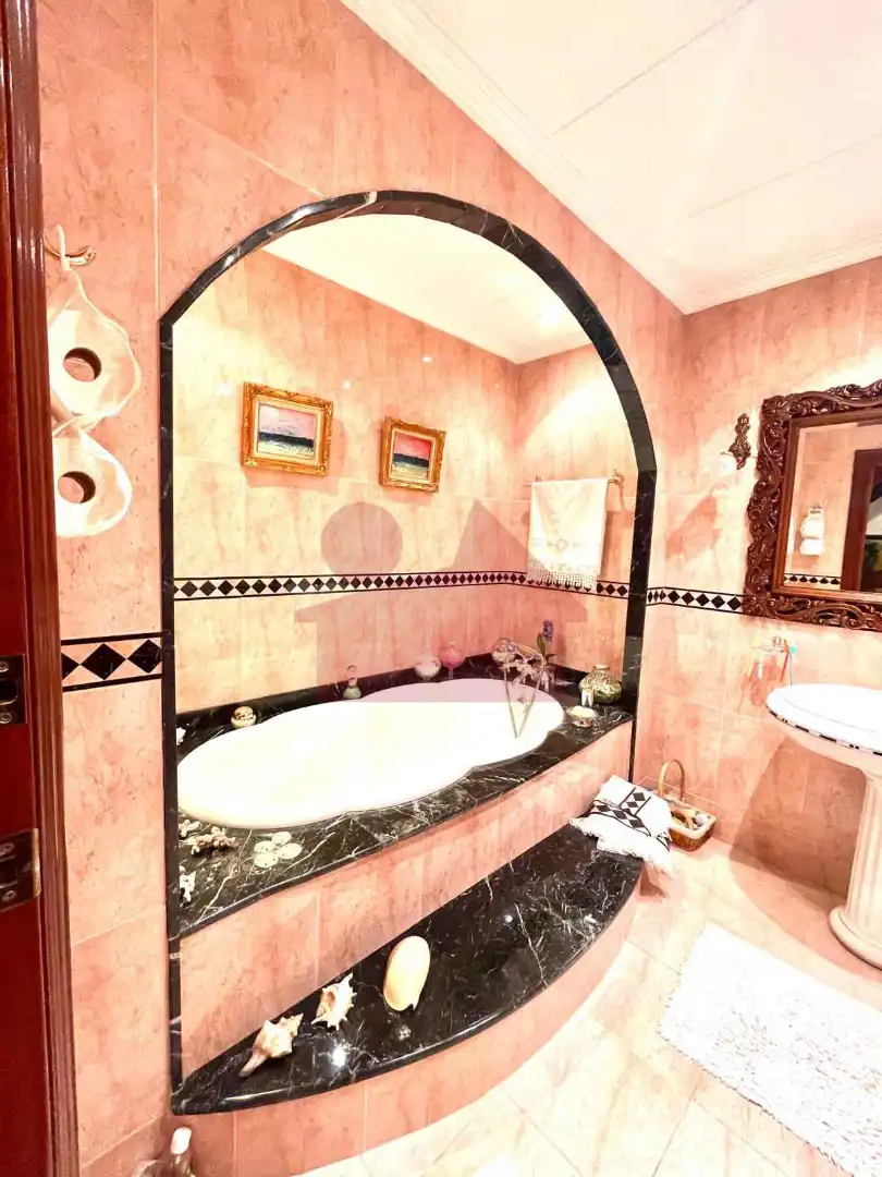 Baño de Casa adosada en venta en Mollet del Vallès con Aire acondicionado, Calefacción y Jardín privado