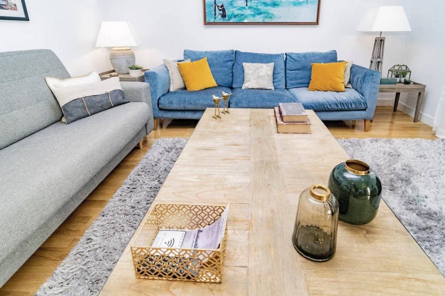 Sala d'estar de Apartament de lloguer en Bilbao  amb Aire condicionat i Balcó