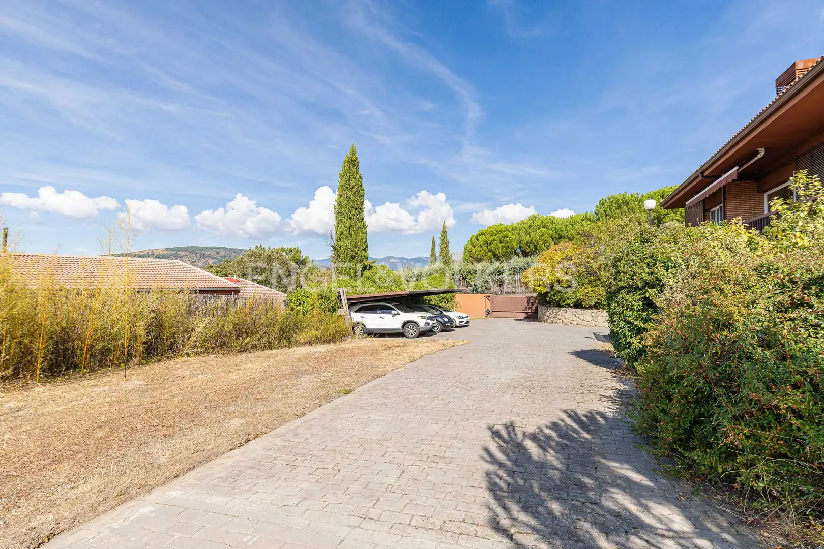 Vista exterior de Casa o xalet en venda en Collado Villalba amb Aire condicionat, Calefacció i Jardí privat