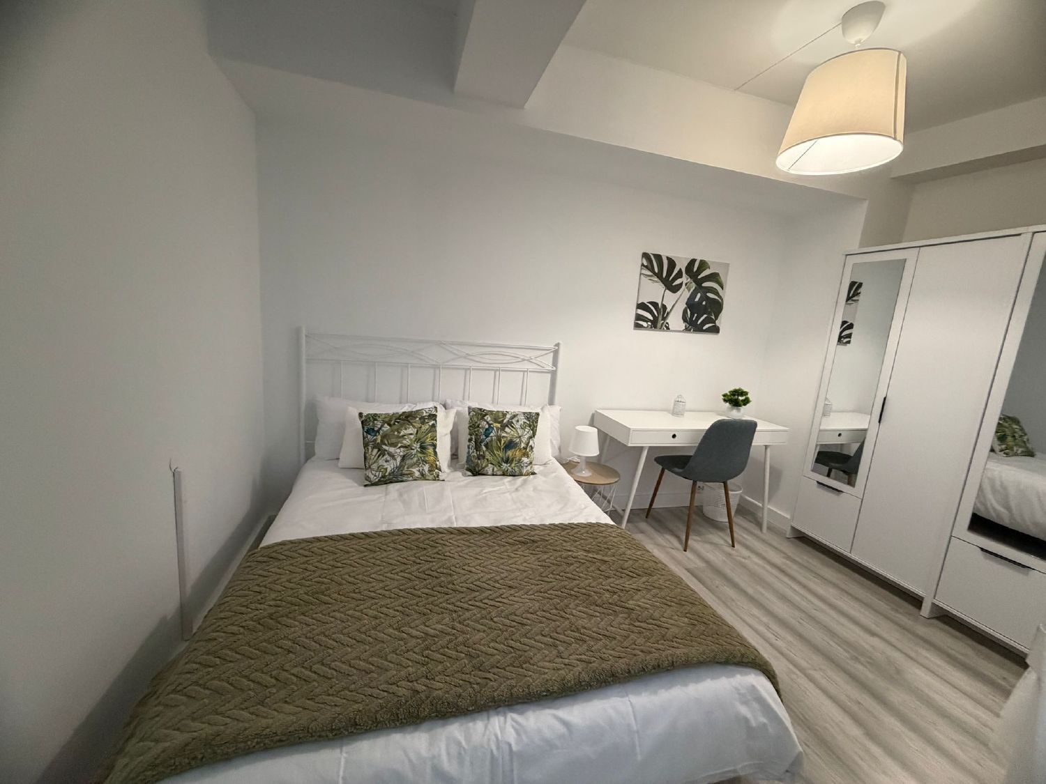 Dormitori de Pis de lloguer en A Coruña Capital  amb Calefacció i Moblat