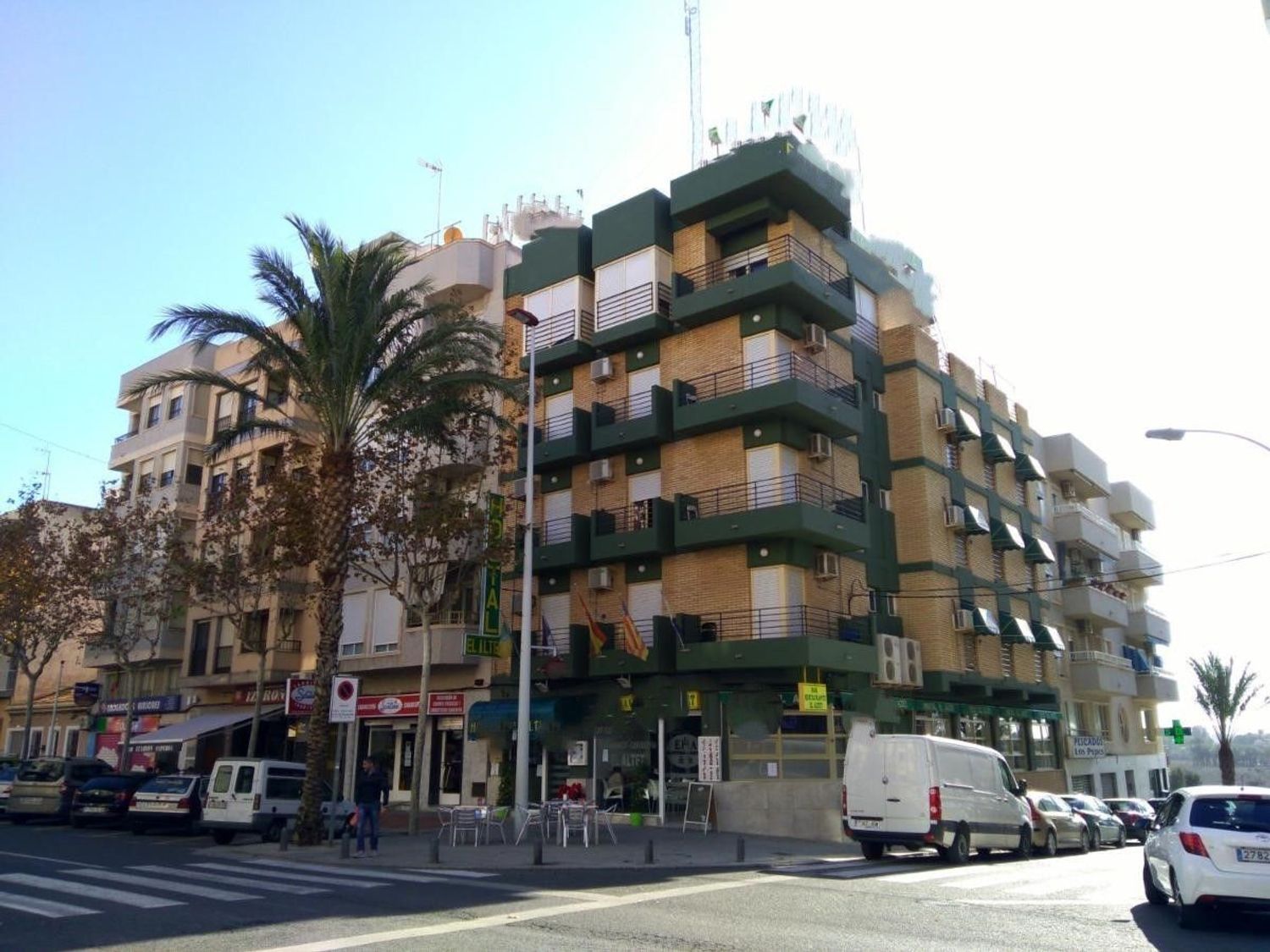 Vista exterior de Edificio en venta en Elche / Elx