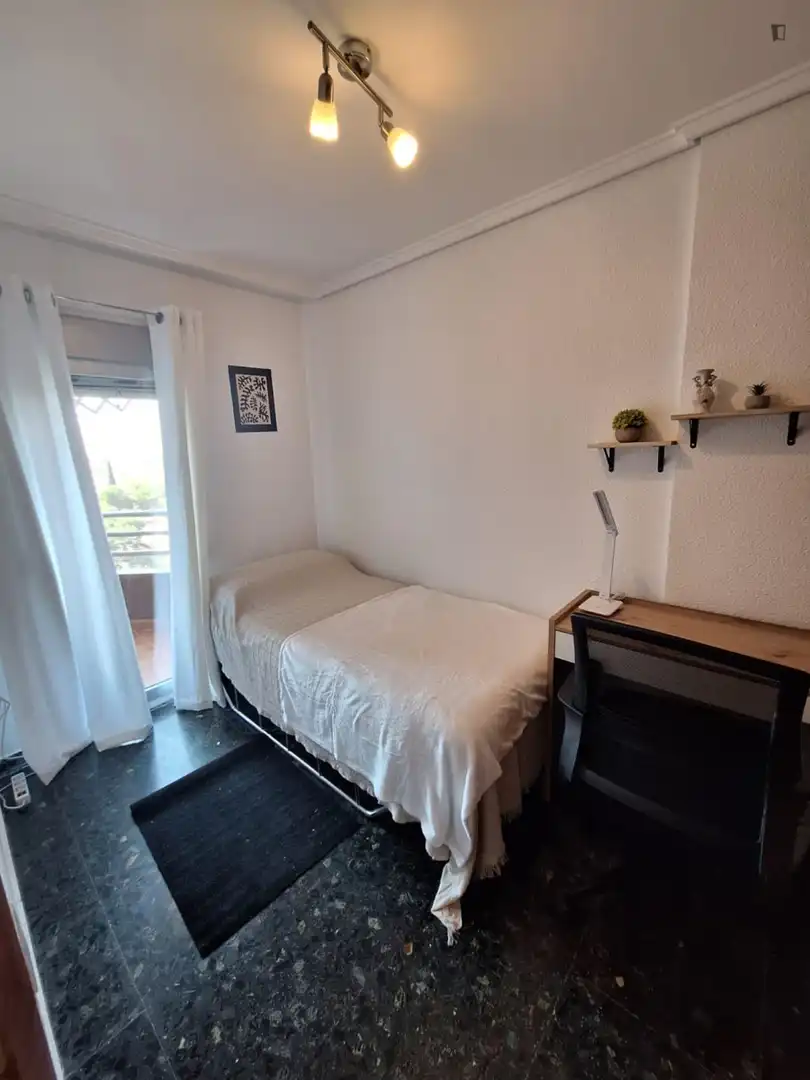 Habitación de Apartamento de alquiler en Moncada con Amueblado, Horno y Lavadora