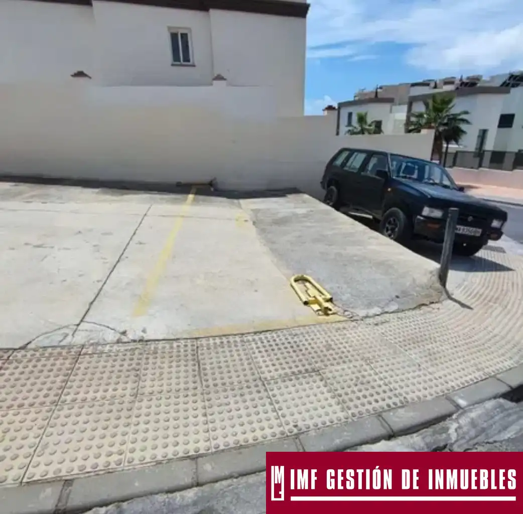 Parking de Casa o chalet en venta en Nerja con Jardín privado, Terraza y Piscina comunitaria