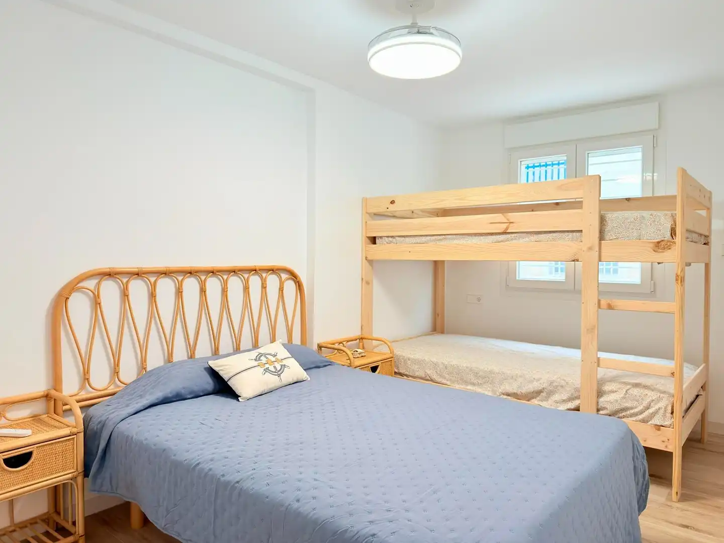 Schlafzimmer von Wohnungen zum Verkauf in La Manga del Mar Menor mit Klimaanlage, Heizung und Terrasse