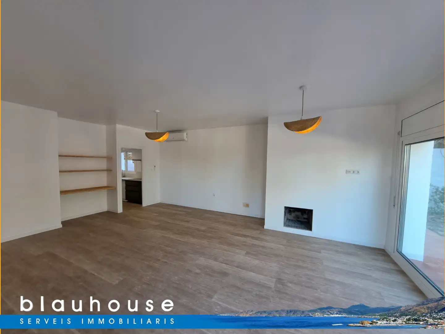 Sala de estar de Casa o chalet en venta en El Port de la Selva con Aire acondicionado, Calefacción y Jardín privado