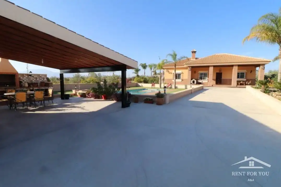 Vista exterior de Casa o xalet de lloguer en Alhaurín El Grande amb Aire condicionat, Jardí privat i Terrassa