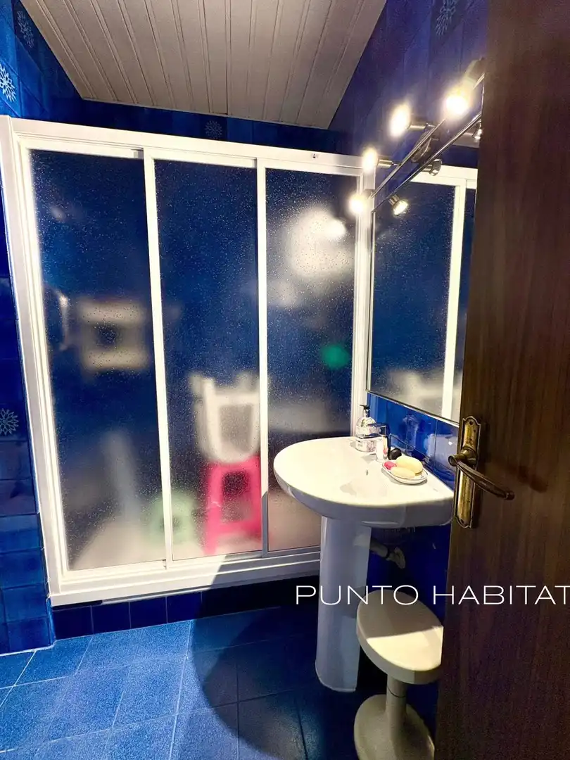 Bathroom of Flat for sale in Barcelona