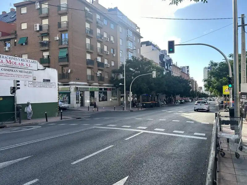 Vista exterior de Piso en venta en Madrid con Calefacción y Amueblado