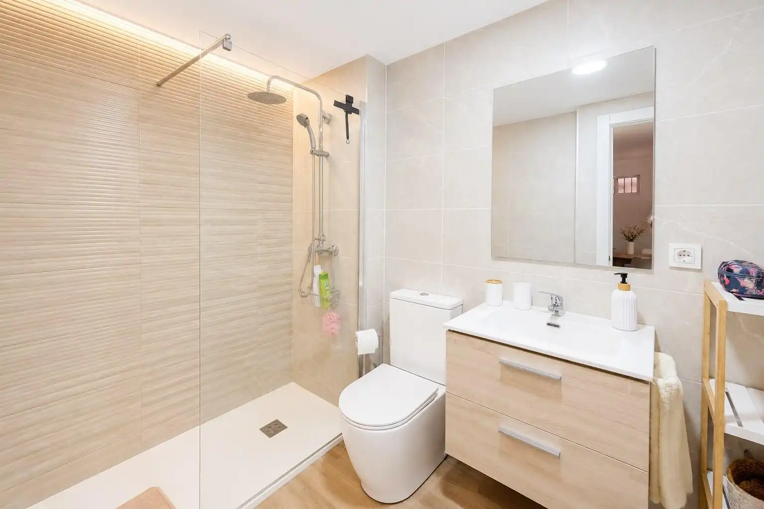 Badezimmer von Erdgeschoss zur Miete in Torrevieja mit Klimaanlage, Heizung und Terrasse