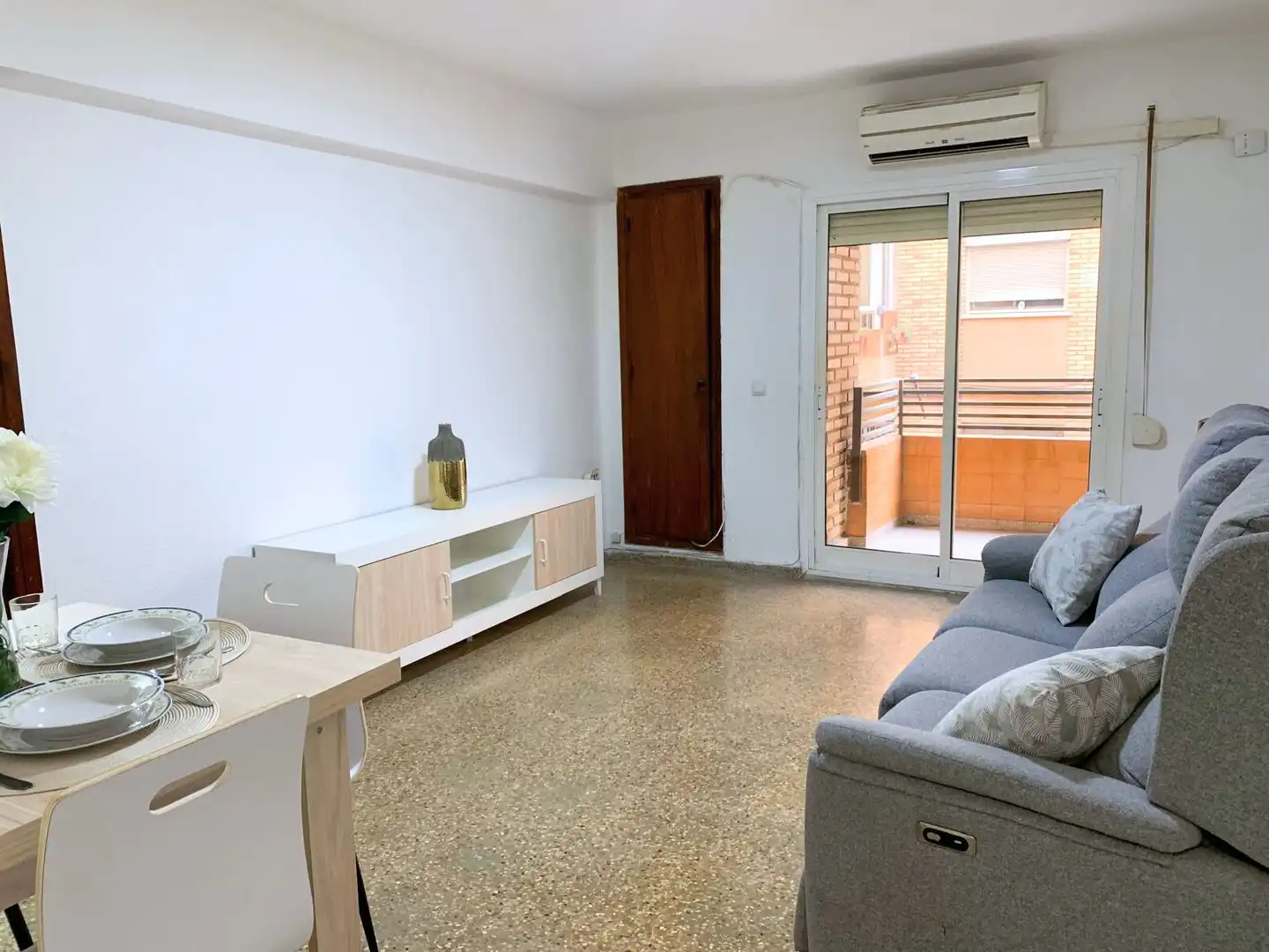 Sala d'estar de Pis de lloguer en Valencia amb Aire condicionat, Moblat i Forn