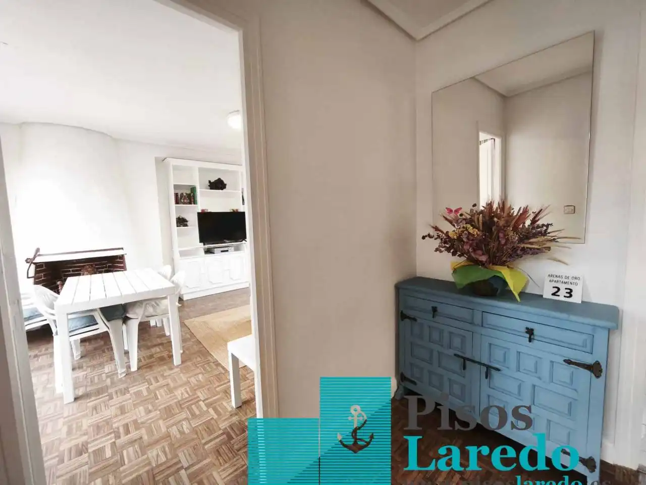 Piso en venta en Laredo con Calefacción, Parquet y Terraza