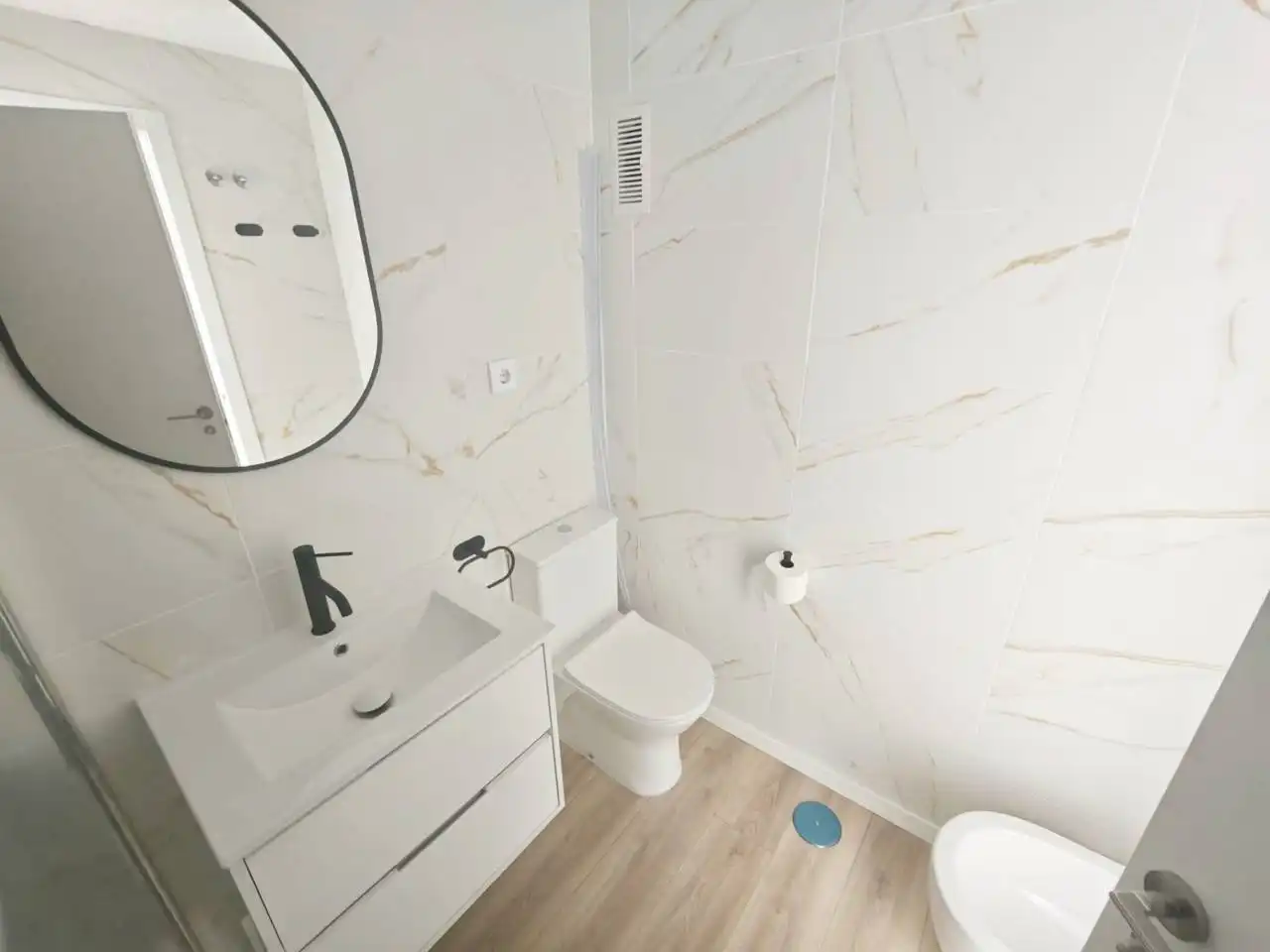 Badezimmer von Wohnung zur Miete in Murcia mit Terrasse, Abstellraum und Balkon