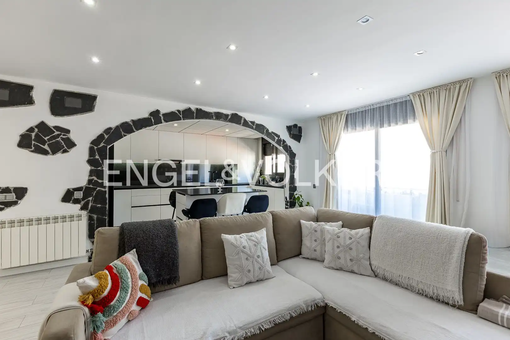 Sala de estar de Piso en venta en Vilanova i la Geltrú con Aire acondicionado, Calefacción y Trastero