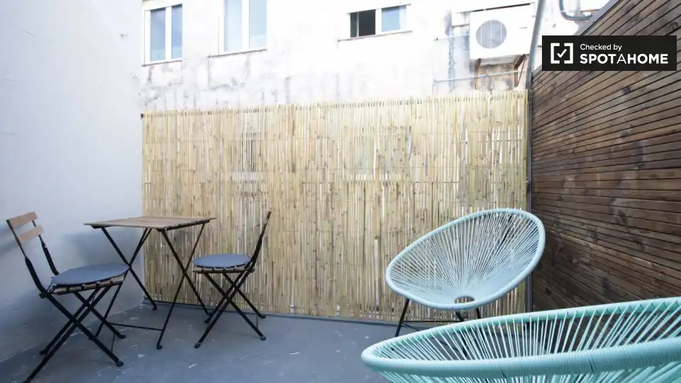 Terraza de Piso para compartir en Barcelona con Aire acondicionado, Calefacción y Amueblado