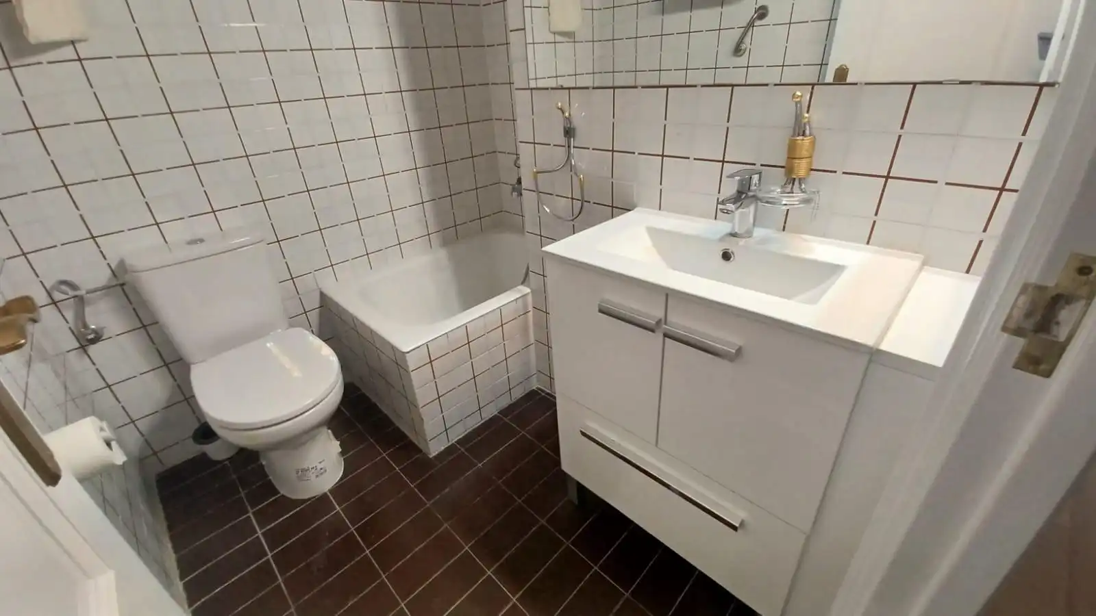 Bathroom of Flat for rent in Barcelona  with Heating, Parquet flooring and Terrace