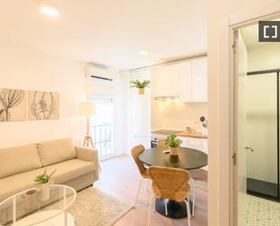 Living room of Flat to rent in  Madrid Capital  with Air Conditioner, Heating and Internet