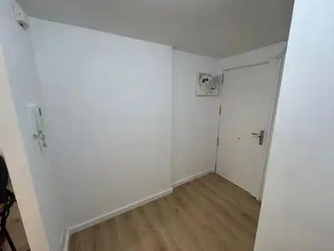 Flat for rent in  Valencia Capital  with Air Conditioner and Balcony