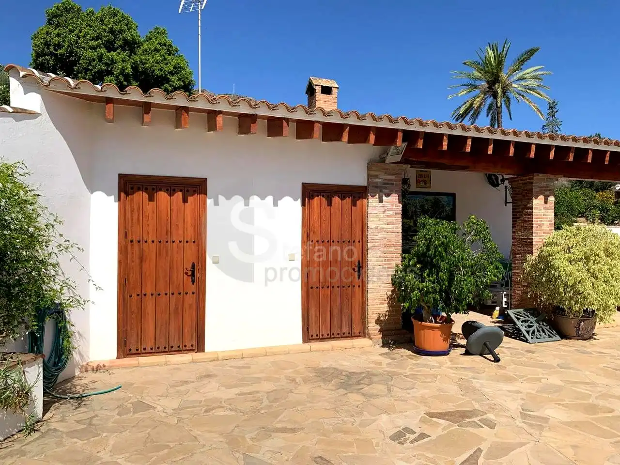 Vista exterior de Casa o xalet en venda en Álora amb Aire condicionat, Jardí privat i Terrassa