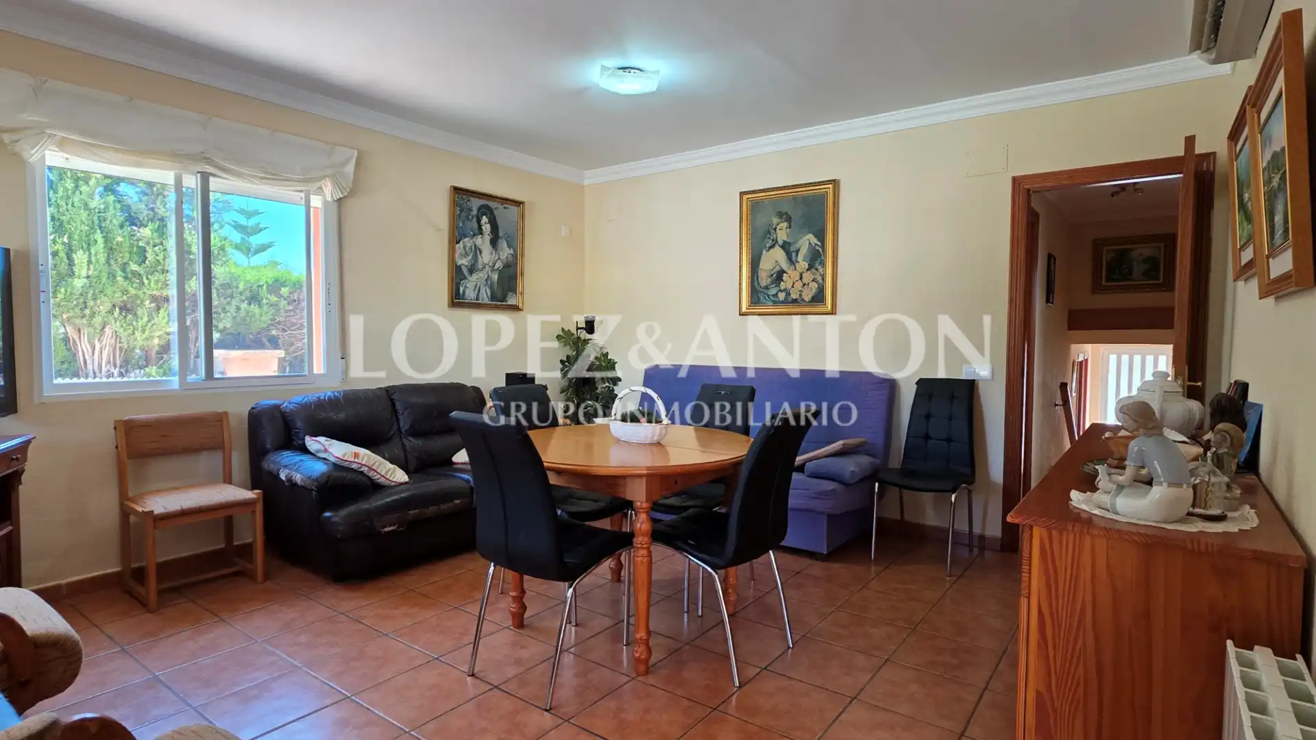 Sala d'estar de Casa o xalet en venda en L'Eliana amb Aire condicionat, Calefacció i Jardí privat