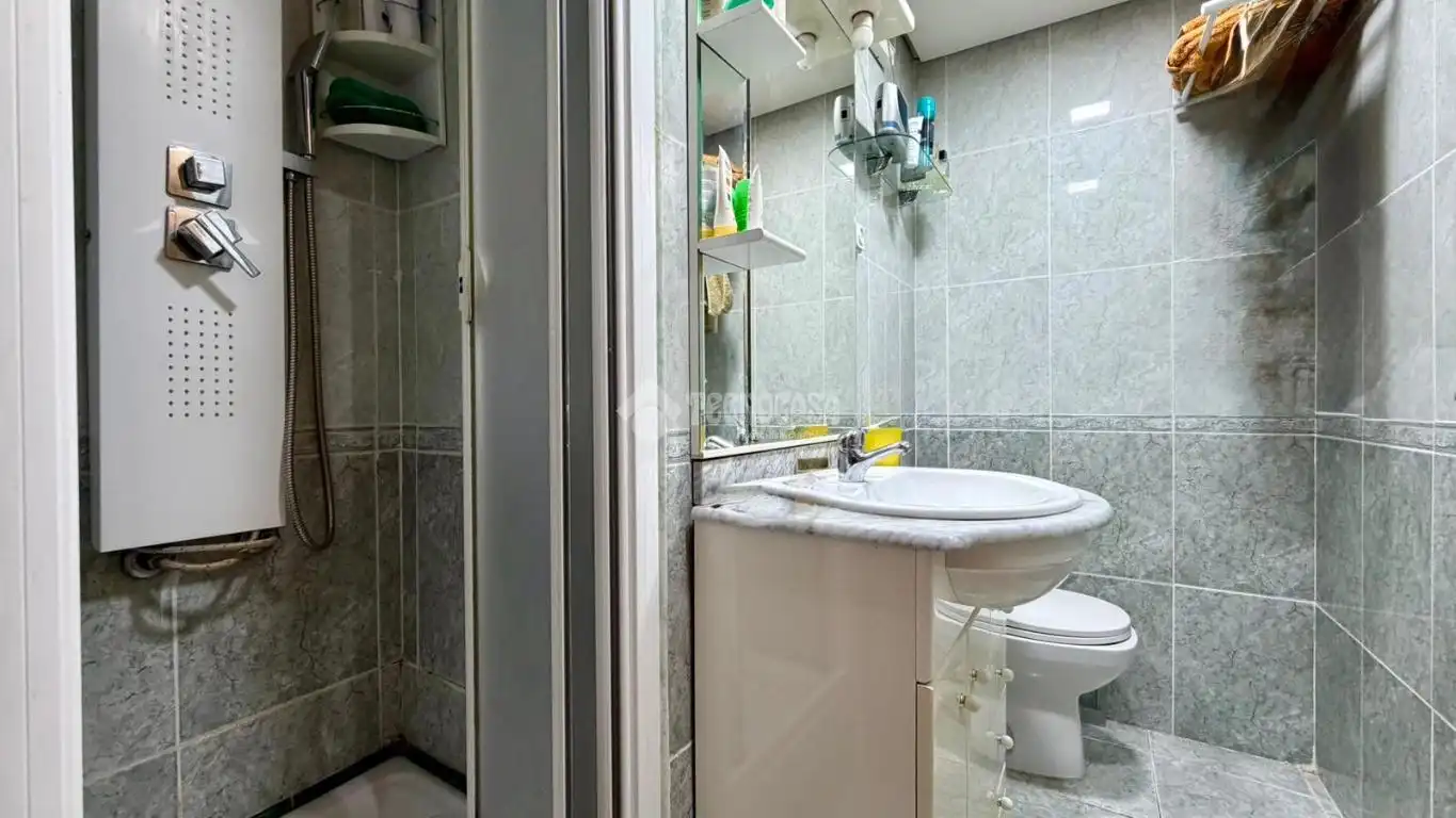Bathroom of Flat for sale in Madrid  with Air Conditioner, Heating and Terrace
