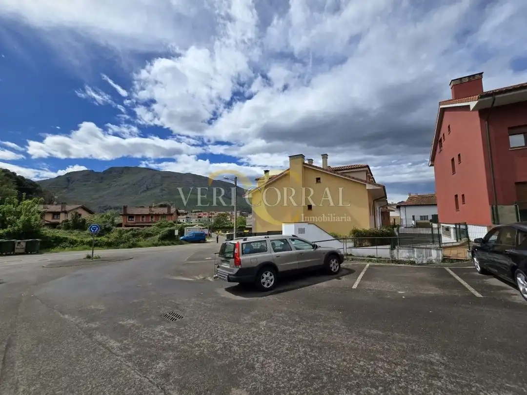 Aparcament de Apartament en venda en Llanes amb Calefacció i Traster