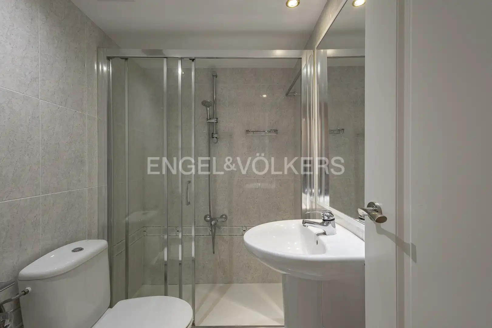 Baño de Piso en venta en Sant Just Desvern con Calefacción, Jardín privado y Parquet