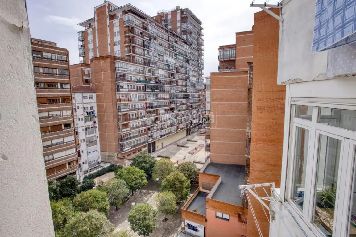 Vista exterior de Piso en venta en Valladolid con Calefacción y Parquet
