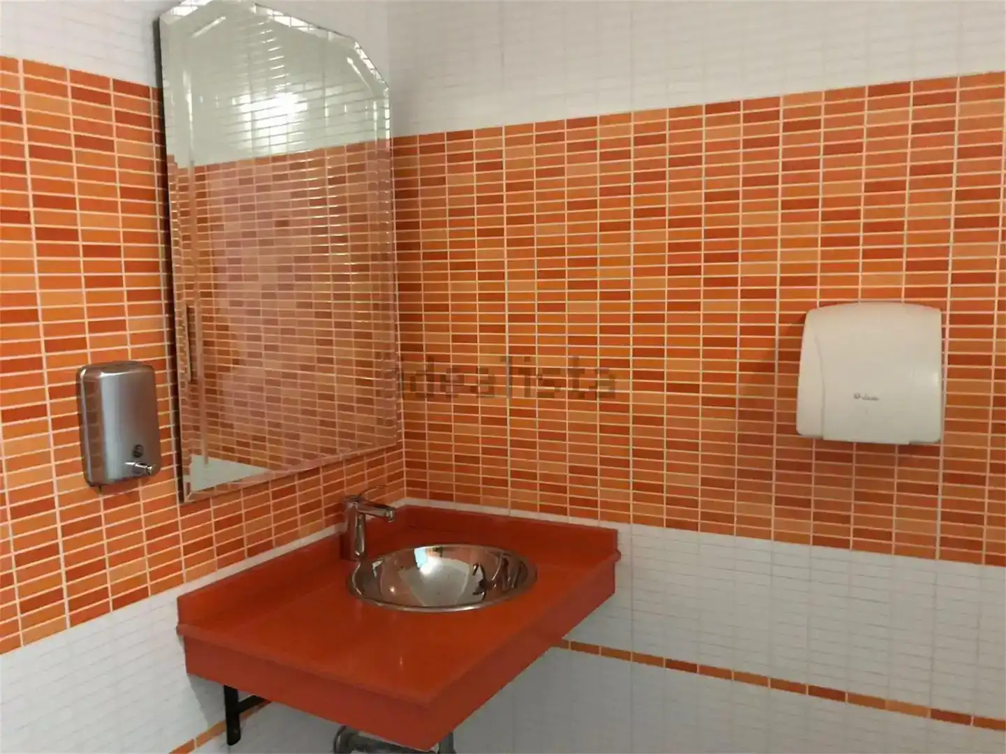 Badezimmer von Geschaftsraum zur Miete in Benalmádena mit Klimaanlage