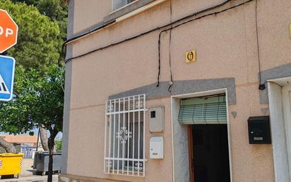 Vista exterior de Casa adosada en venda en La Unión amb Aire condicionat i Terrassa