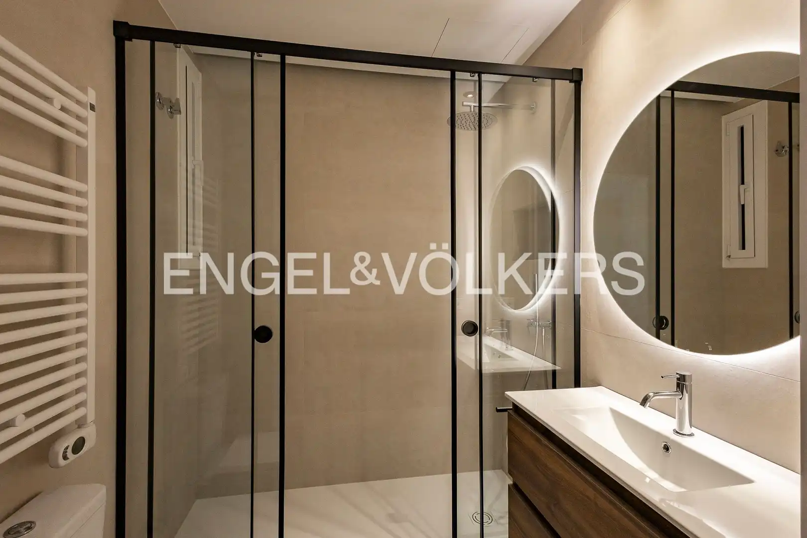 Bathroom of Flat for sale in Barcelona  with Air Conditioner, Heating and Parquet flooring