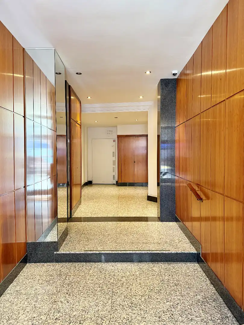 Flat for sale in Barcelona  with Air Conditioner and Balcony