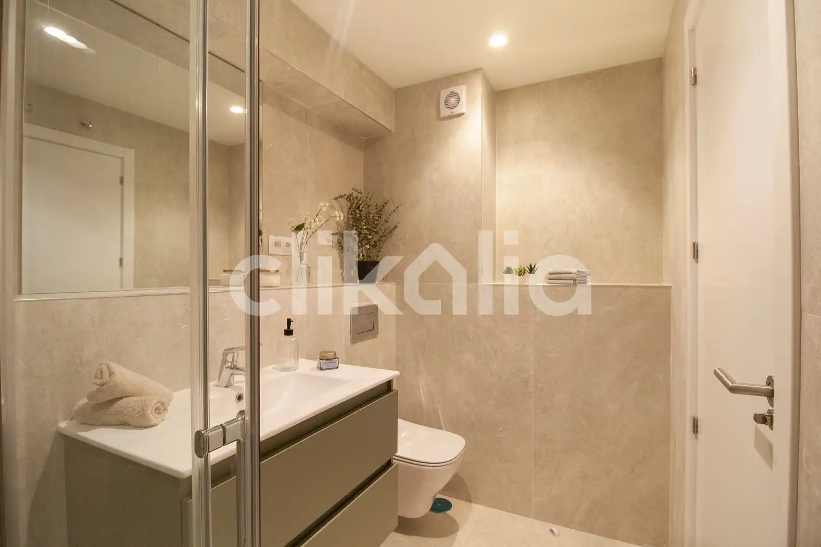Badezimmer von Wohnung zum Verkauf in Torremolinos mit Klimaanlage, Privatgarten und Terrasse