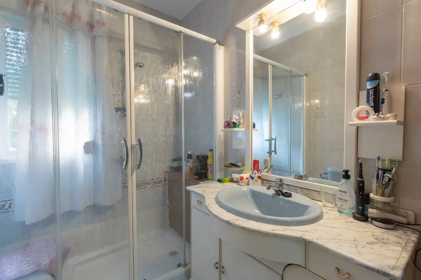 Badezimmer von Haus oder Chalet zum Verkauf in Víznar mit Klimaanlage, Heizung und Privatgarten