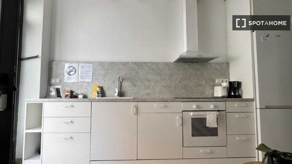 Cuina de Pis de lloguer en  Madrid Capital amb Aire condicionat, Calefacció i Moblat