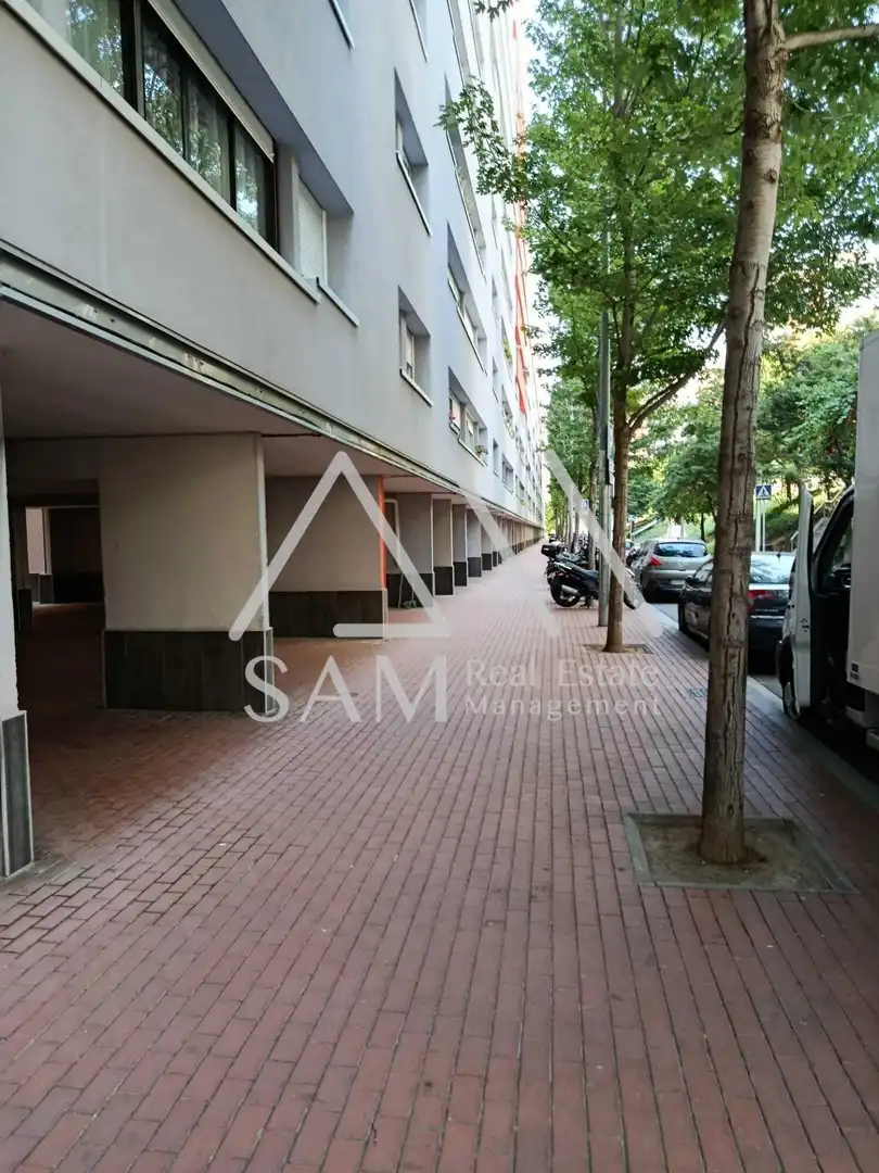Vista exterior de Planta baja en venta en Barcelona con Calefacción