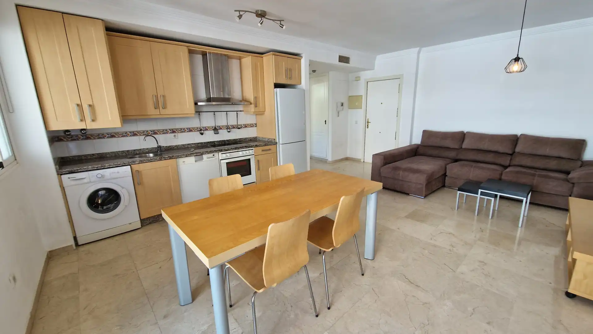 Cuina de Apartament en venda en Estepona amb Aire condicionat, Terrassa i Moblat