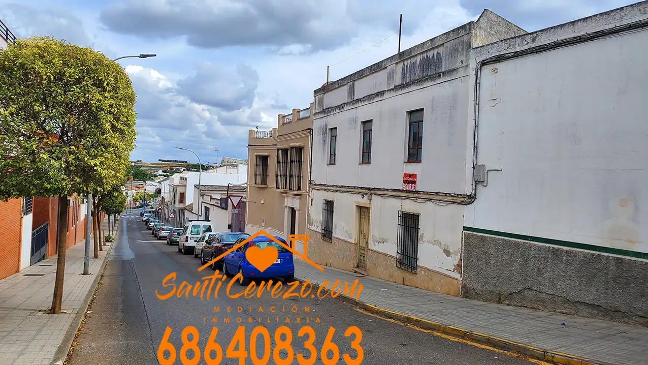 House for sale in Avenida de Santa María 6