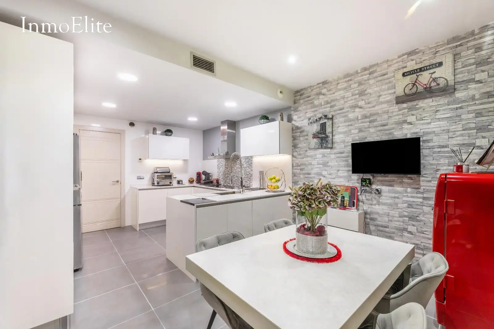Kitchen of Detached homes for sale in Majadahonda  with Air Conditioner, Heating and Private garden