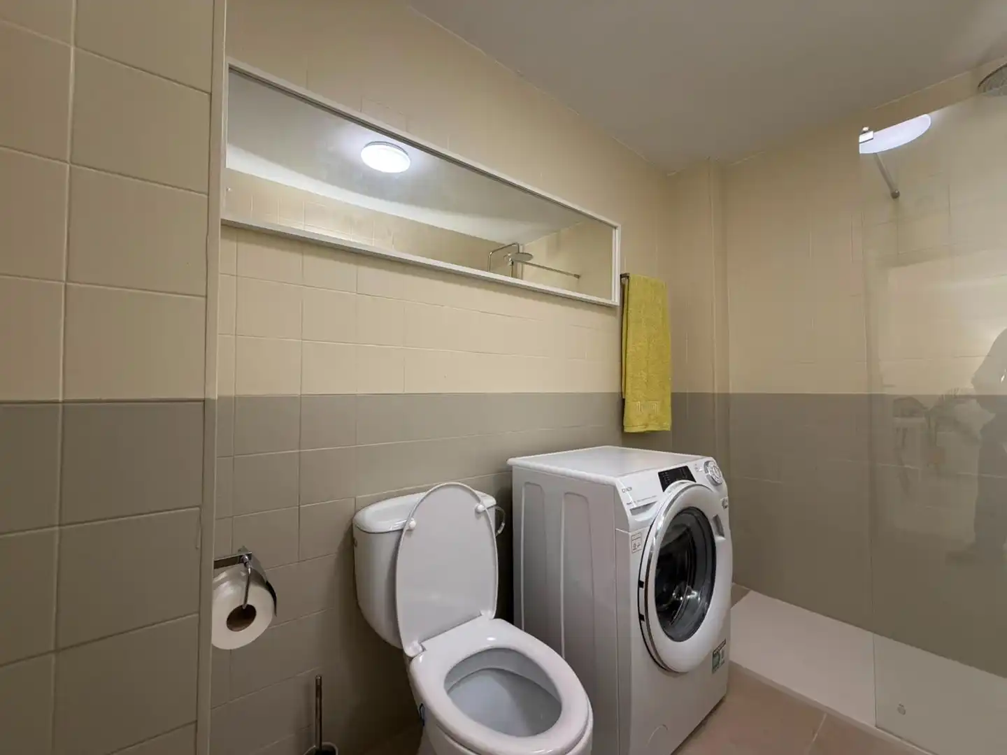 Badezimmer von Wohnung zur Miete in Granada mit Heizung, Abstellraum und Möbliert