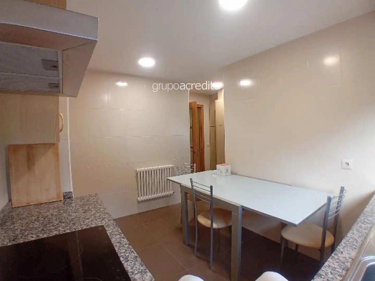 Cuina de Pis en venda en Santiago de Compostela  amb Calefacció, Parquet i Traster