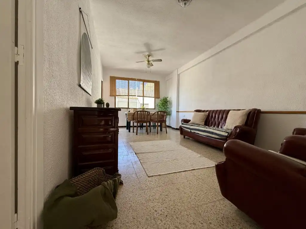 Wohnzimmer von Wohnung zum Verkauf in Benicasim / Benicàssim mit Waschmaschine und Balkon