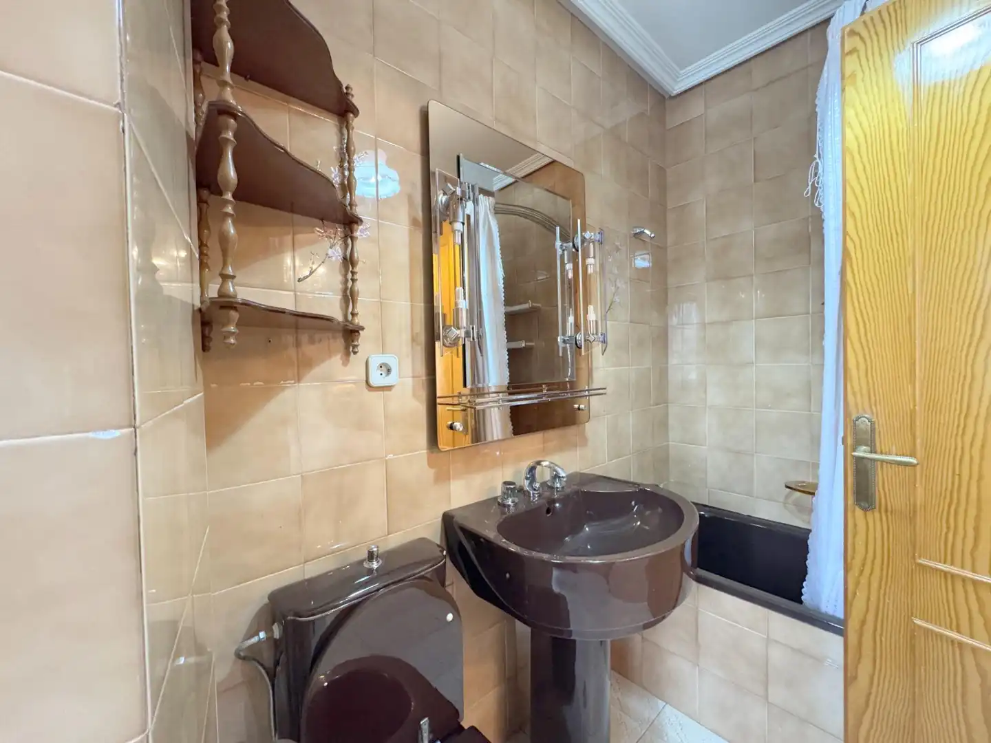 Bathroom of Houses for sale in Candeleda, Ávila