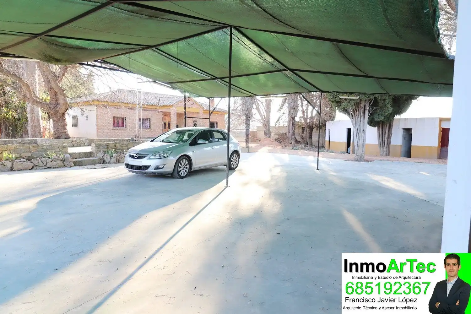 Aparcament de Finca rústica en venda en Montefrío amb Jardí privat, Traster i Piscina